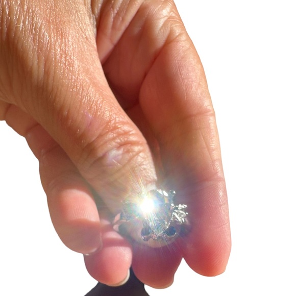 Silver Gemstone Frog Design Ring - Picture 8 of 9